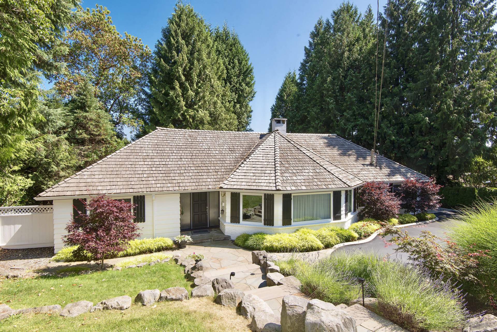 Beautiful Caulfeild Residence with Ocean Views!