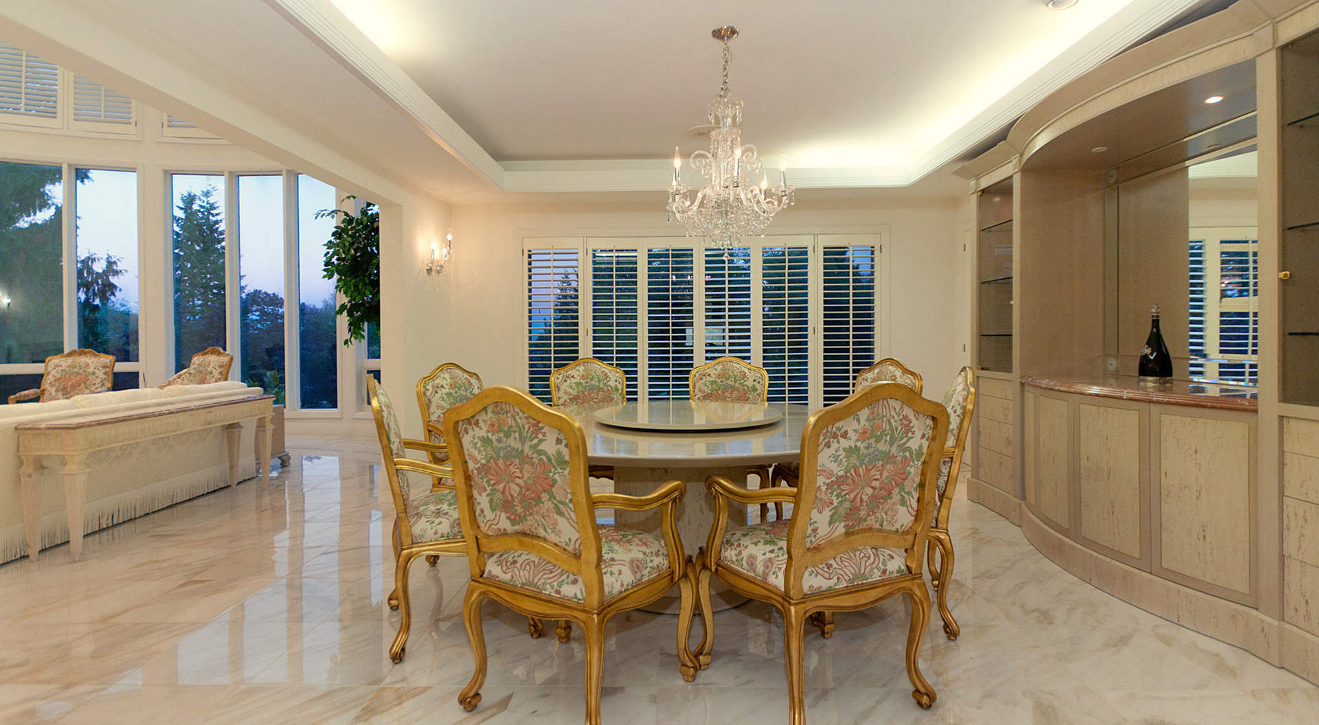 Spacious Dining Area