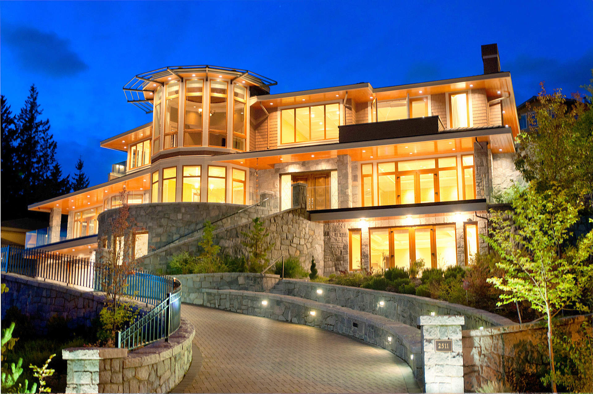 Sensational Whitby Estates Residence - Spectacular Views!