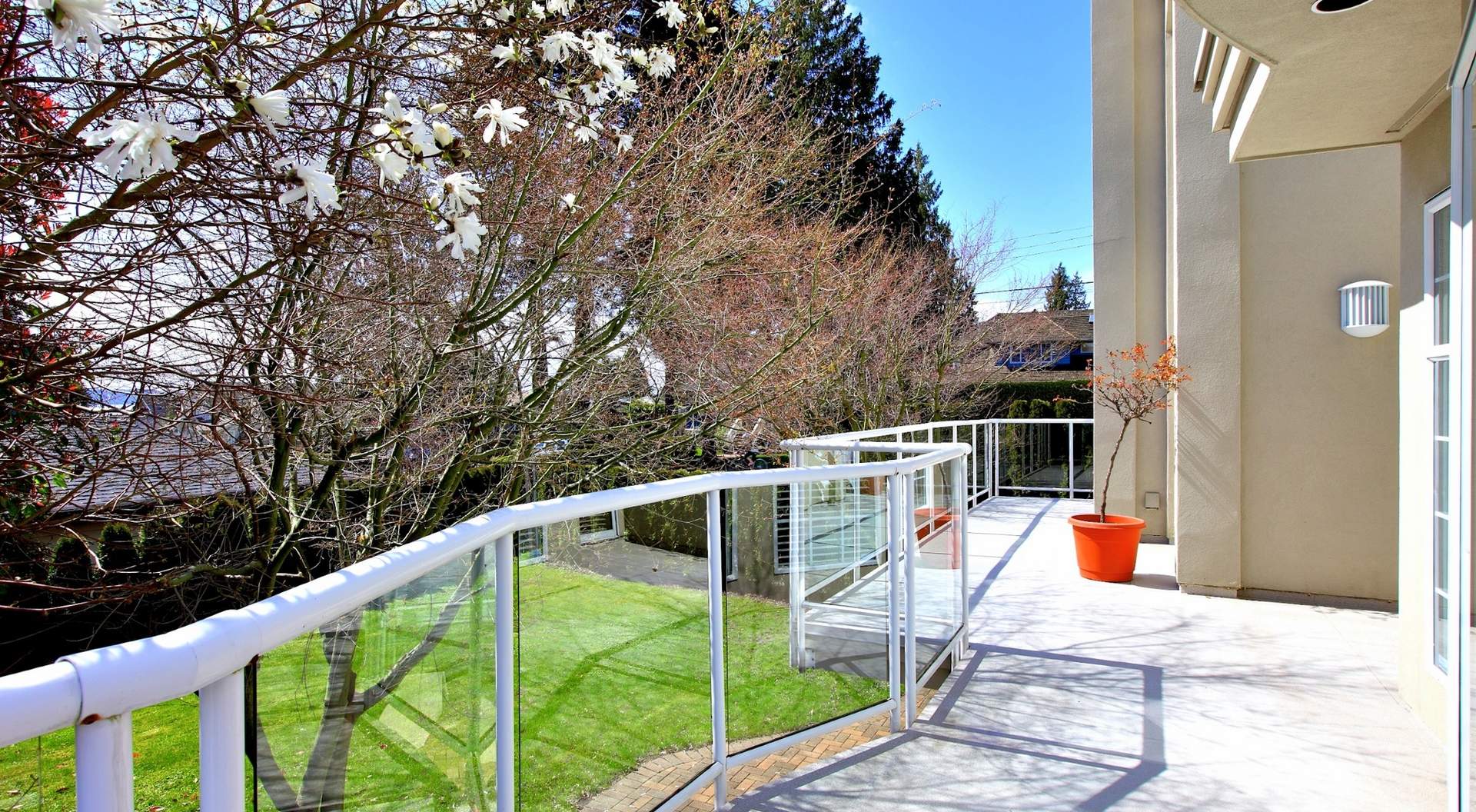 Large Outdoor Terraces