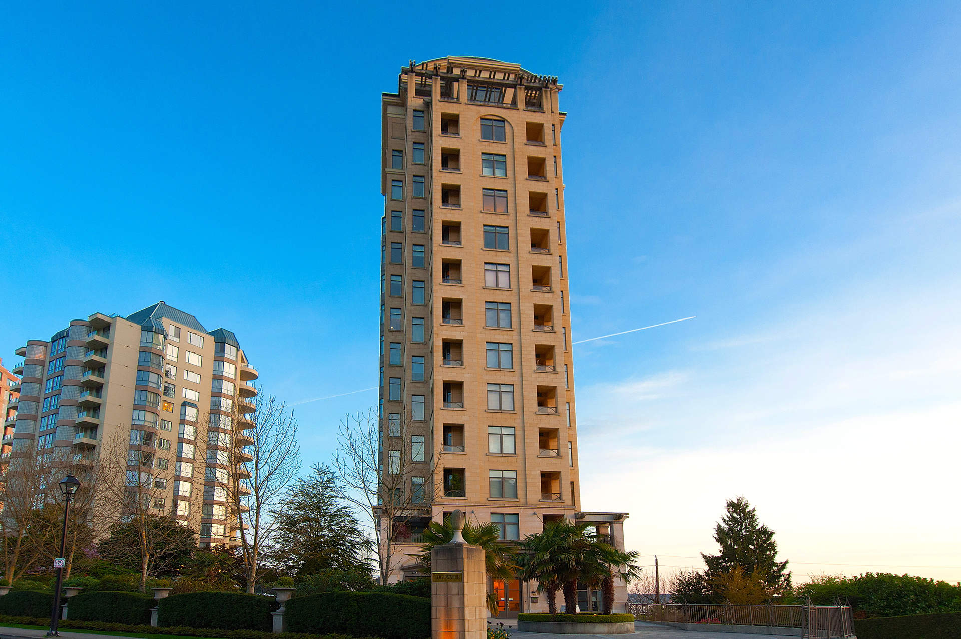 Un bellamente restaurado Waterfront Residencia de lujo en 'The Edgewater'!