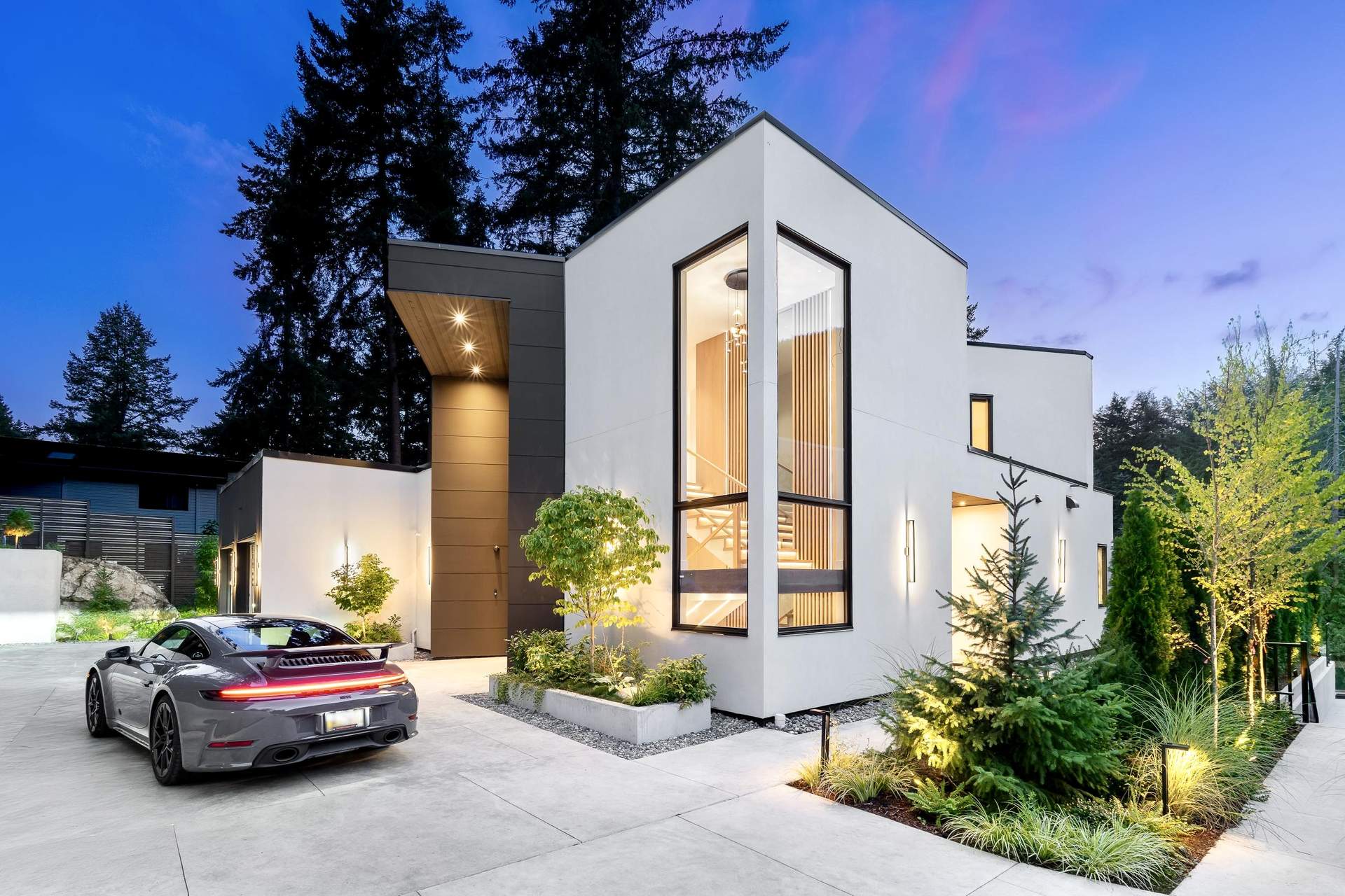 BEAUTIFULLY DESIGNED MODERN HOME  AT EAGLE HARBOUR IN WEST VANCOUVER